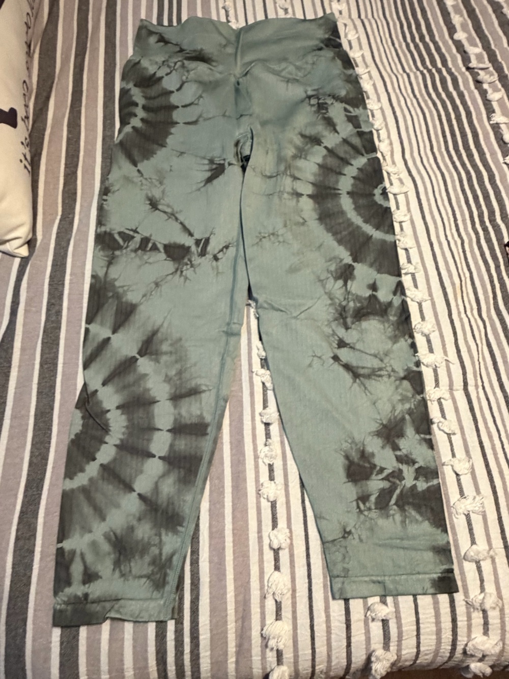 PINK Victoria's Secret women’s Tie-Dye Leggings in Olive & Charcoal